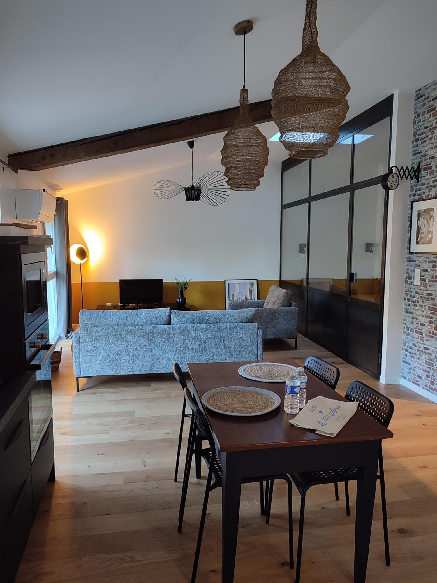 Le Petit 1881 Apartment Ampuis Екстериор снимка